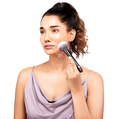 SUGAR Cosmetics Blend Trend Face Brush: 007 Powder