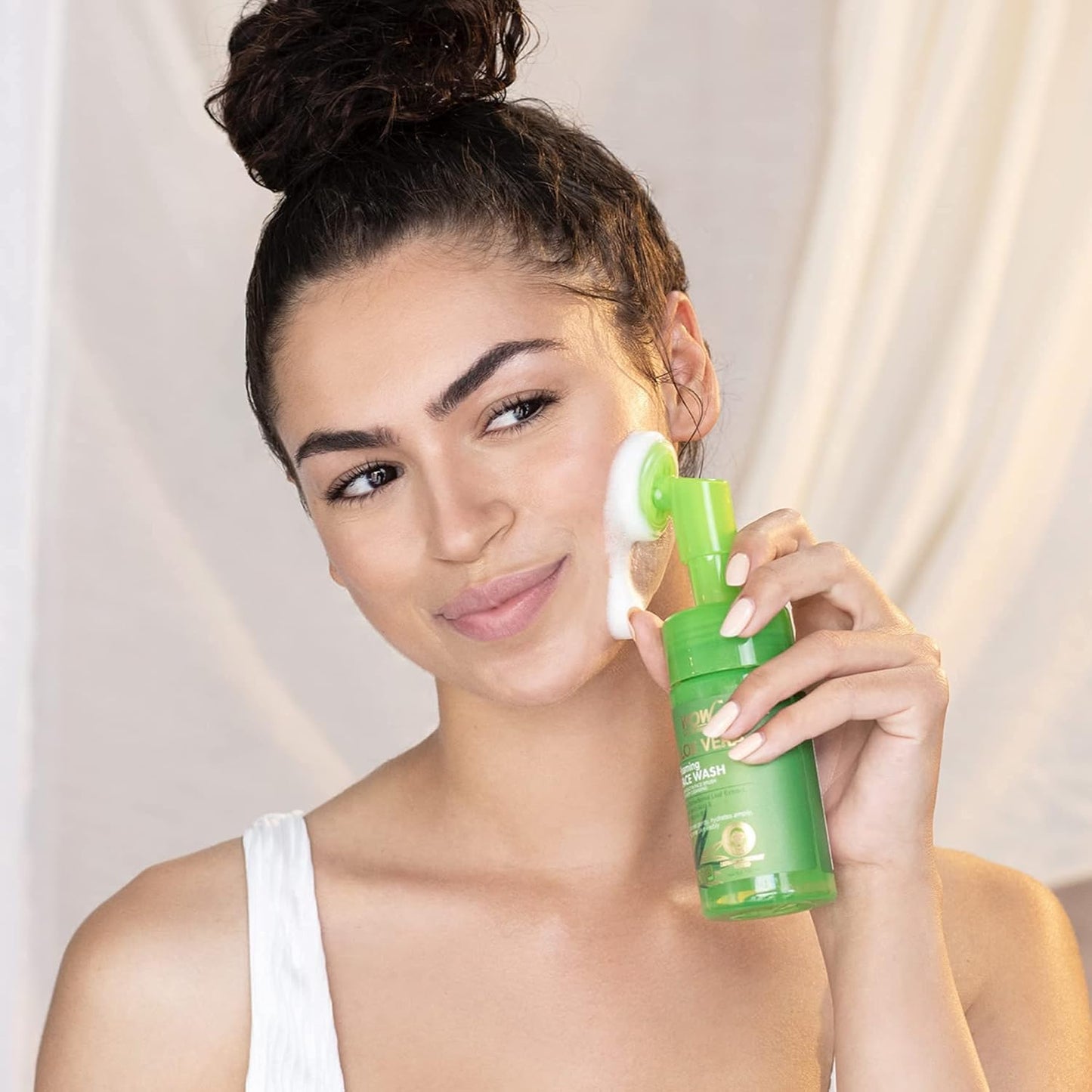 WOW Aloe Vera Face Wash: With Brush, 100 ml